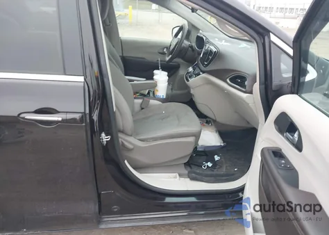 2019 Chrysler Pacifica Touring Plus z USA, uszkodzony, nr VIN 2C4RC1FG8KR559569